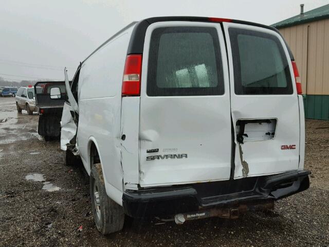 1GTZGFBG8A1100391 - 2010 GMC SAVANA G25 WHITE photo 3