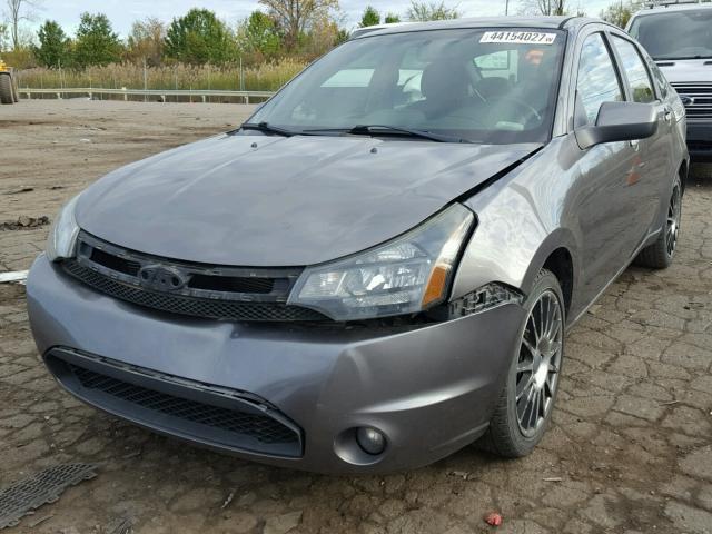 1FAHP3GNXAW270794 - 2010 FORD FOCUS SES GRAY photo 2