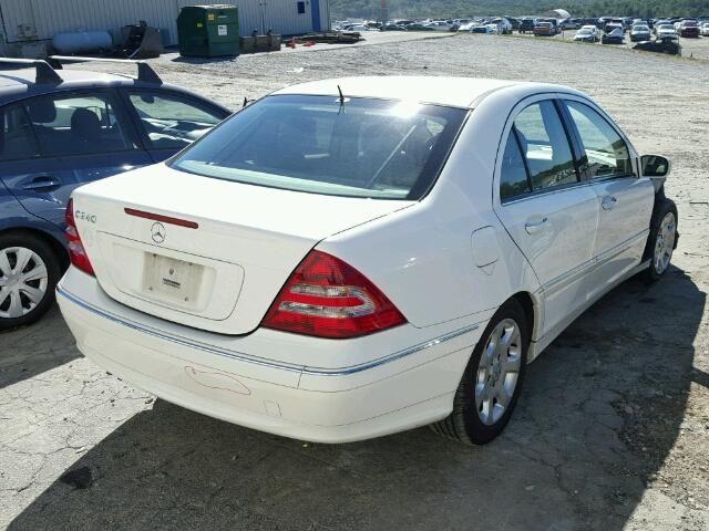 WDBRF61J25A745672 - 2005 MERCEDES-BENZ C WHITE photo 4