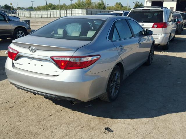 4T1BF1FK7FU081100 - 2015 TOYOTA CAMRY SILVER photo 4