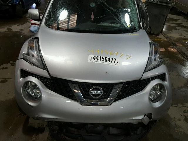 JN8AF5MV3FT554571 - 2015 NISSAN JUKE S SILVER photo 7