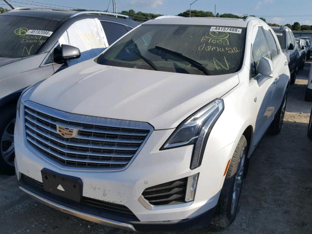 1GYKNFRS2HZ130526 - 2017 CADILLAC XT5 PLATIN WHITE photo 2