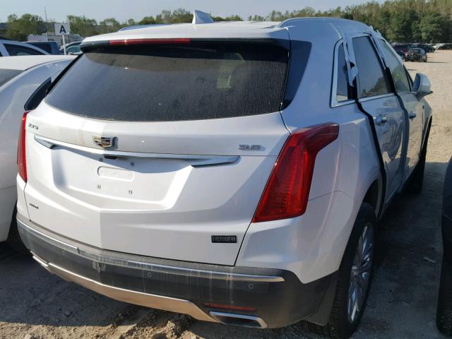 1GYKNFRS2HZ130526 - 2017 CADILLAC XT5 PLATIN WHITE photo 4