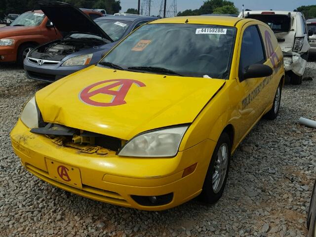 1FAFP31N96W148435 - 2006 FORD FOCUS ZX3 YELLOW photo 2