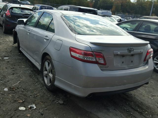 4T1BK3EK8BU121106 - 2011 TOYOTA CAMRY SE SILVER photo 3