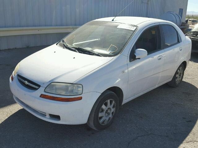 KL1TG52605B342901 - 2005 CHEVROLET AVEO LT WHITE photo 2