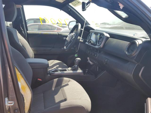 5TFCZ5AN3GX031416 - 2016 TOYOTA TACOMA DOU GRAY photo 5