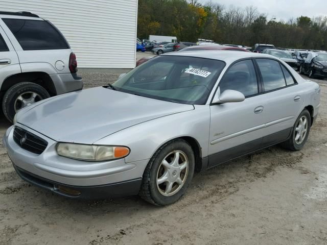 2G4WF551611181145 - 2001 BUICK REGAL SILVER photo 2