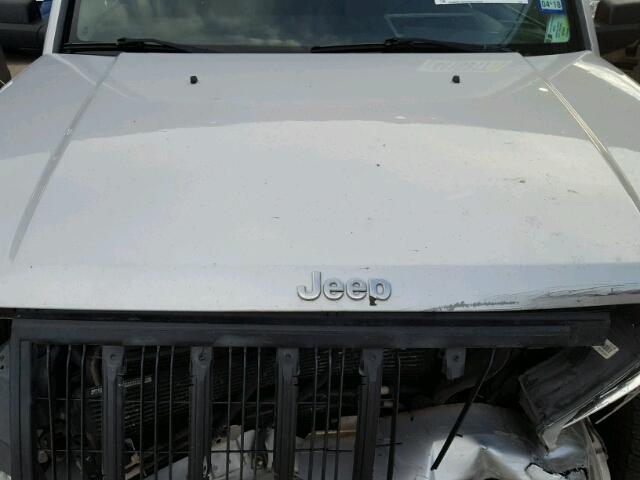 1J8HG48P67C527856 - 2007 JEEP COMMANDER SILVER photo 7