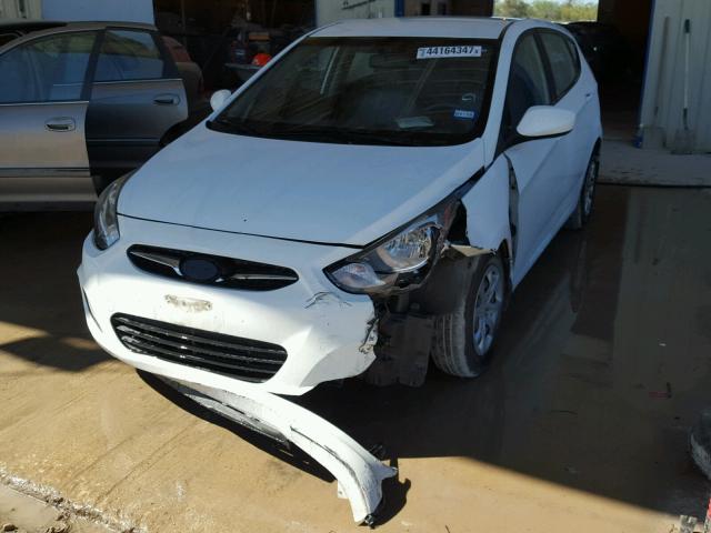 KMHCT5AE2DU134952 - 2013 HYUNDAI ACCENT GLS WHITE photo 2