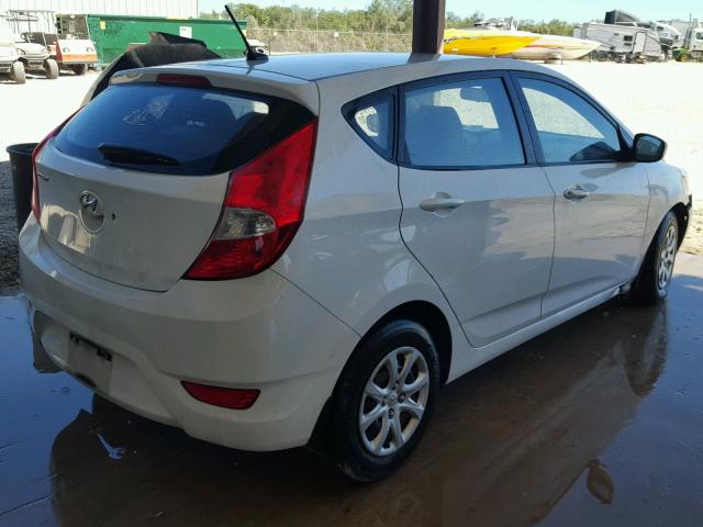 KMHCT5AE2DU134952 - 2013 HYUNDAI ACCENT GLS WHITE photo 4