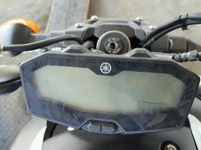 JYARM06Y5FA000485 - 2015 YAMAHA FZ07 C WHITE photo 8