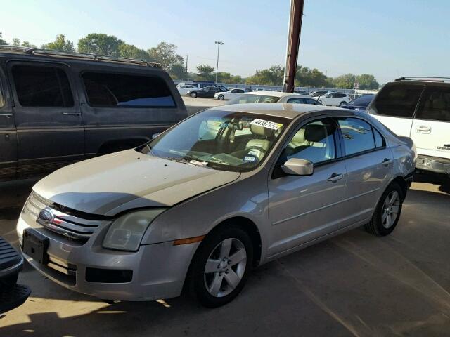 3FAHP07Z38R161088 - 2008 FORD FUSION SE SILVER photo 2