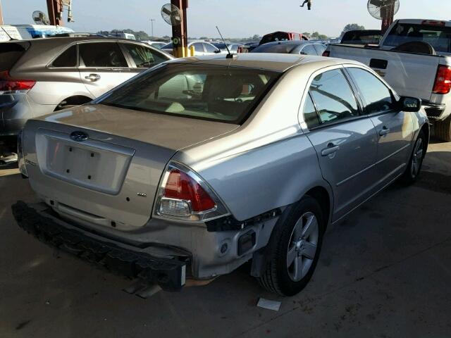 3FAHP07Z38R161088 - 2008 FORD FUSION SE SILVER photo 4