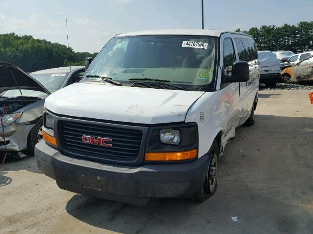 1GKFG154881169605 - 2008 GMC SAVANA G15 WHITE photo 2