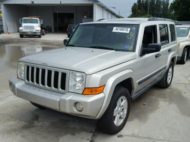 1J8HH48K46C335058 - 2006 JEEP COMMANDER GOLD photo 2