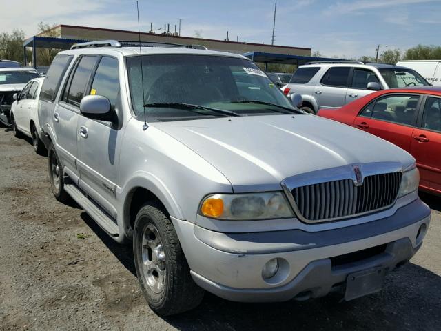 5LMPU28L6WLJ44780 - 1998 LINCOLN NAVIGATOR Gümüş foto 1