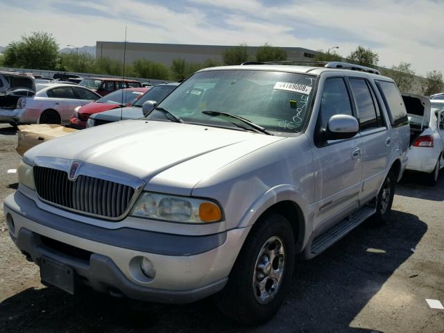 5LMPU28L6WLJ44780 - 1998 LINCOLN NAVIGATOR Gümüş foto 2