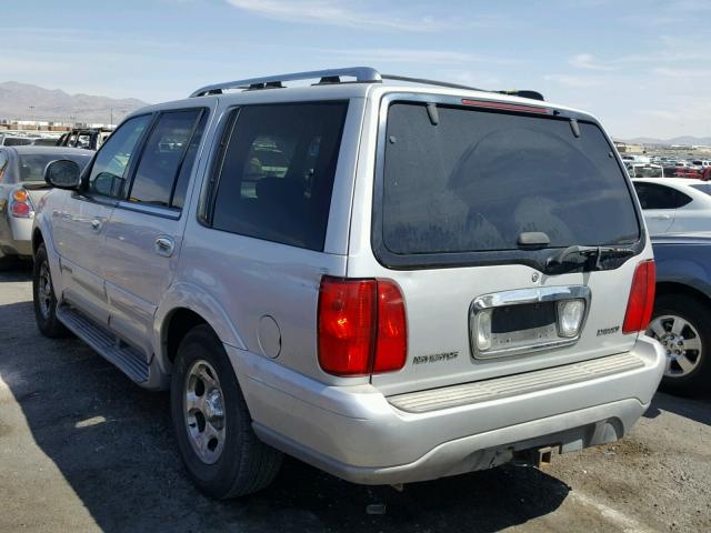 5LMPU28L6WLJ44780 - 1998 LINCOLN NAVIGATOR Gümüş foto 3