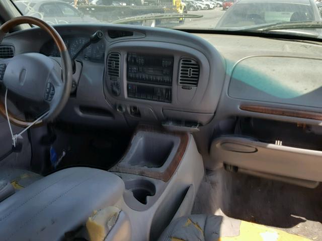 5LMPU28L6WLJ44780 - 1998 LINCOLN NAVIGATOR Gümüş foto 9