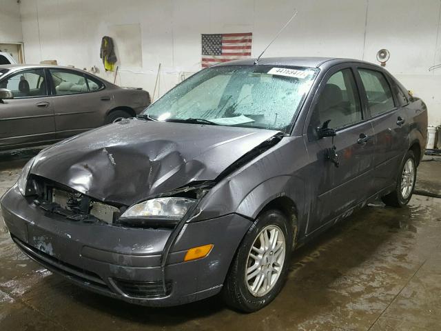 1FAFP34N16W169713 - 2006 FORD FOCUS GRAY photo 2