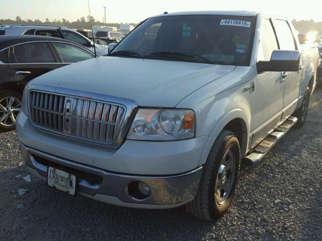 5LTPW16596FJ17455 - 2006 LINCOLN MARK LT WHITE photo 2