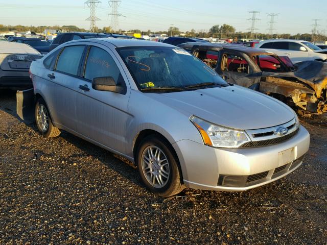 1FAHP3FN3BW146269 - 2011 FORD FOCUS SILVER photo 1