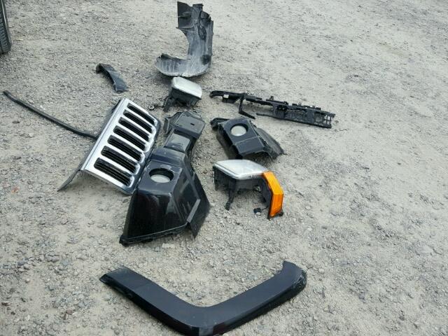 1J8HG58N18C233044 - 2008 JEEP COMMANDER BLACK photo 9