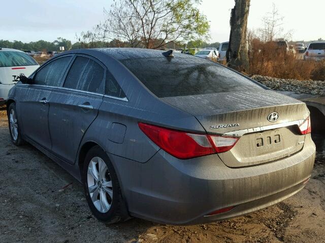 5NPEC4AC1DH671599 - 2013 HYUNDAI SONATA SE GRAY photo 3