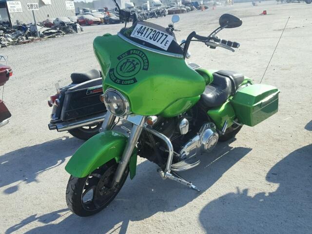 1HD1KB412AB659084 - 2010 HARLEY-DAVIDSON FLHX GREEN photo 2