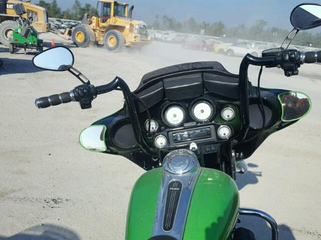 1HD1KB412AB659084 - 2010 HARLEY-DAVIDSON FLHX GREEN photo 5