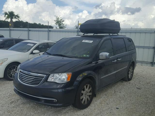 2C4RC1CG7CR368425 - 2012 CHRYSLER TOWN & COU CHARCOAL photo 2