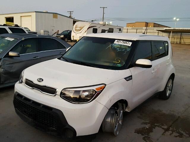 KNDJN2A20G7245917 - 2016 KIA SOUL WHITE photo 2