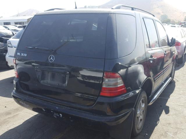 4JGAB54E0YA171642 - 2000 MERCEDES-BENZ ML 320 BLACK photo 4