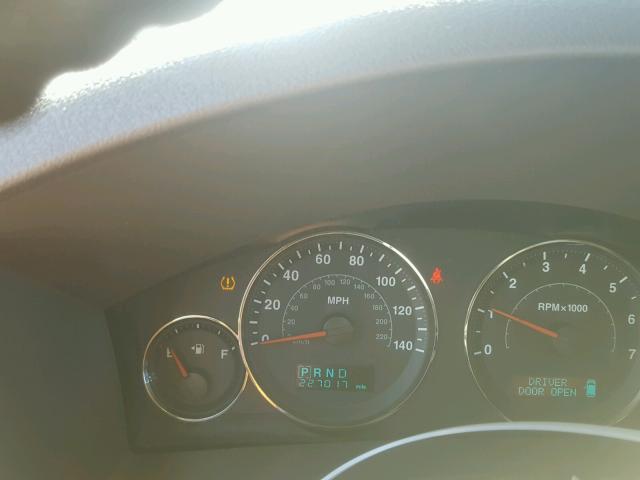 1J8HG48N56C140082 - 2006 JEEP COMMANDER Gümüş foto 8