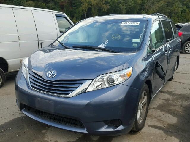 5TDKK3DC3FS615060 - 2015 TOYOTA SIENNA LE BLUE photo 2