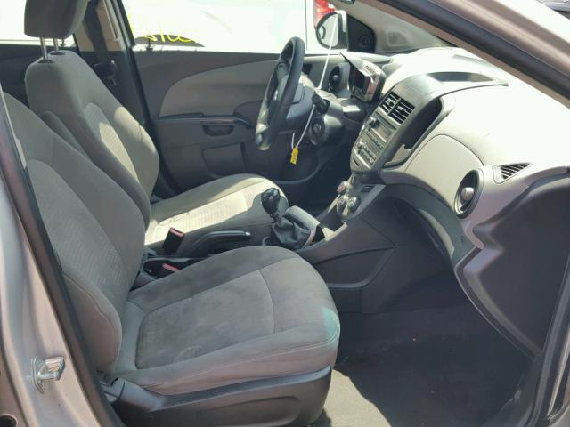 1G1JB5SH2C4102422 - 2012 CHEVROLET SONIC LS SILVER photo 5