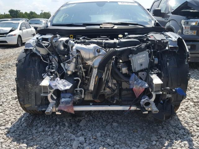 SJKCH5CP6JA058327 - 2018 INFINITI QX30 BASE SILVER photo 9