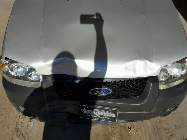 1FMYU93145KC10754 - 2005 FORD ESCAPE XLT SILVER photo 7