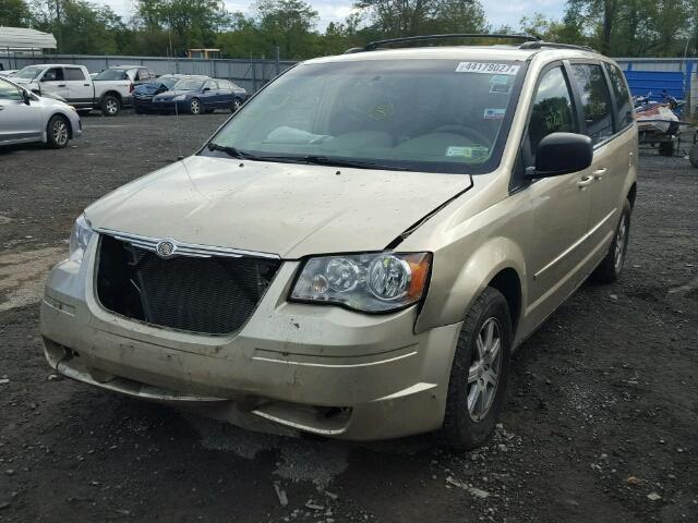 2A4RR2D19AR374989 - 2010 CHRYSLER TOWN & COU GOLD photo 2