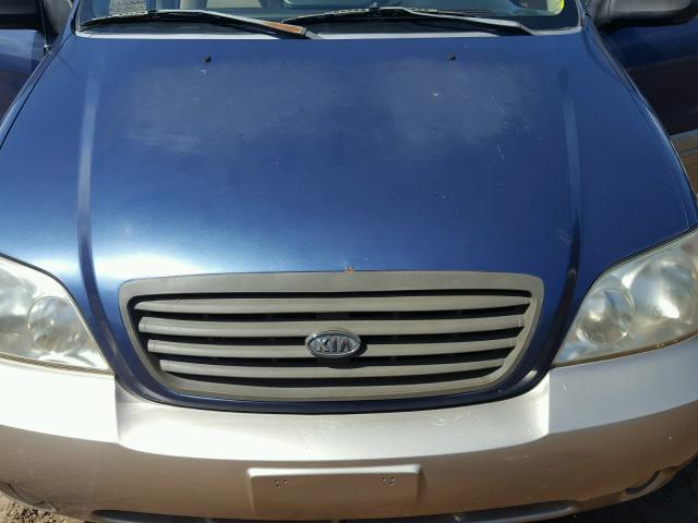 KNDUP131X26334396 - 2002 KIA SEDONA EX BLUE photo 7