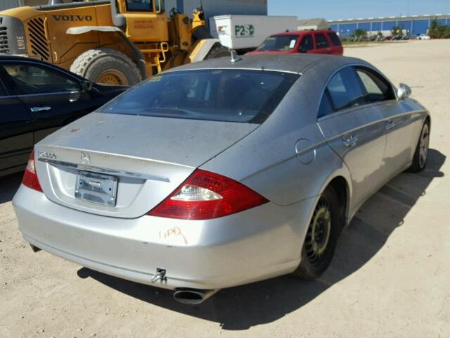 WDDDJ72X07A093579 - 2007 MERCEDES-BENZ CLS 550 SILVER photo 4