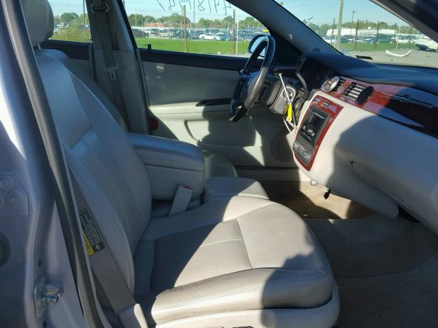 2G1WC581869369577 - 2006 CHEVROLET IMPALA SILVER photo 5