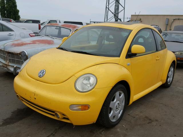 3VWCD21C6YM478807 - 2000 VOLKSWAGEN NEW BEETLE YELLOW photo 2