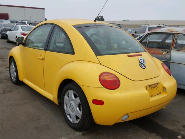 3VWCD21C6YM478807 - 2000 VOLKSWAGEN NEW BEETLE 黄色 照片 3