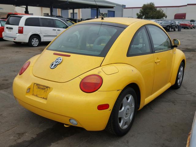3VWCD21C6YM478807 - 2000 VOLKSWAGEN NEW BEETLE 黄色 照片 4