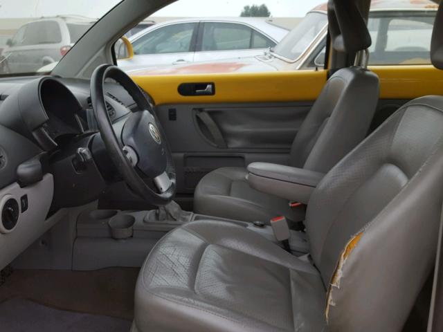 3VWCD21C6YM478807 - 2000 VOLKSWAGEN NEW BEETLE 黄色 照片 5