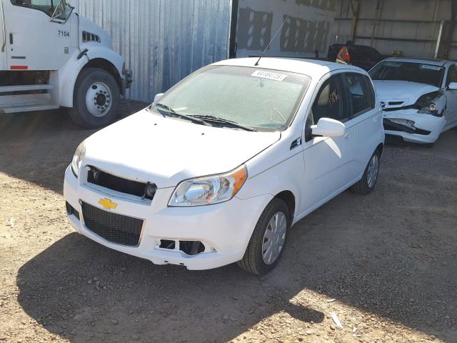 KL1TD6DE2BB125798 - 2011 CHEVROLET AVEO LS WHITE photo 2