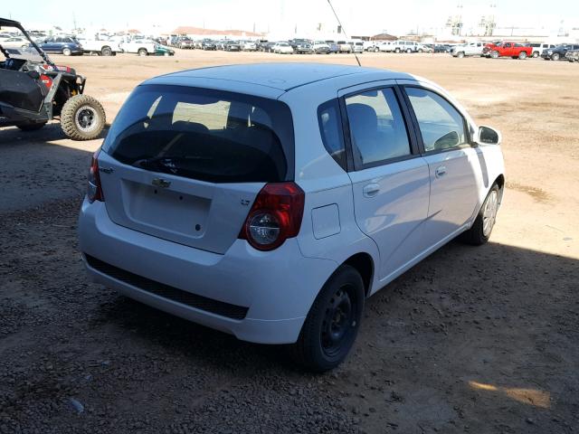 KL1TD6DE2BB125798 - 2011 CHEVROLET AVEO LS WHITE photo 4