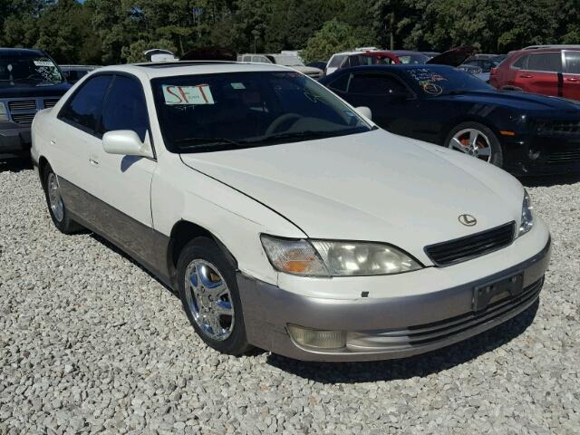 JT8BF22G9V0033114 - 1997 LEXUS ES WHITE photo 1